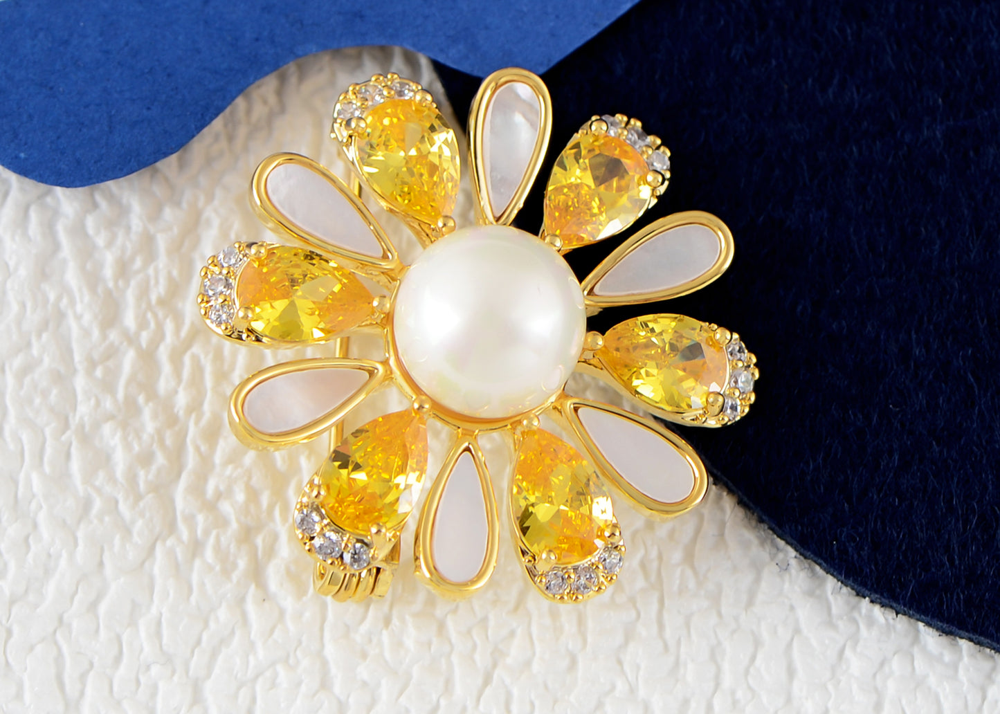 Alilang Women'S Zircon Shell Daisy Flower Pearl Enamel Brooch Pins For Girl Bridal Wedding Corsage Jewelry Gifts