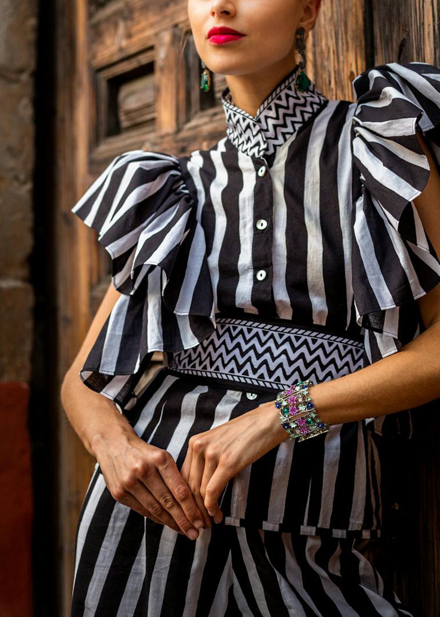 Alilang Women Gold Hollow Vintage Floral Crystal Rhinestone Enamel Flower Garden Bracelet Bangle Cuff