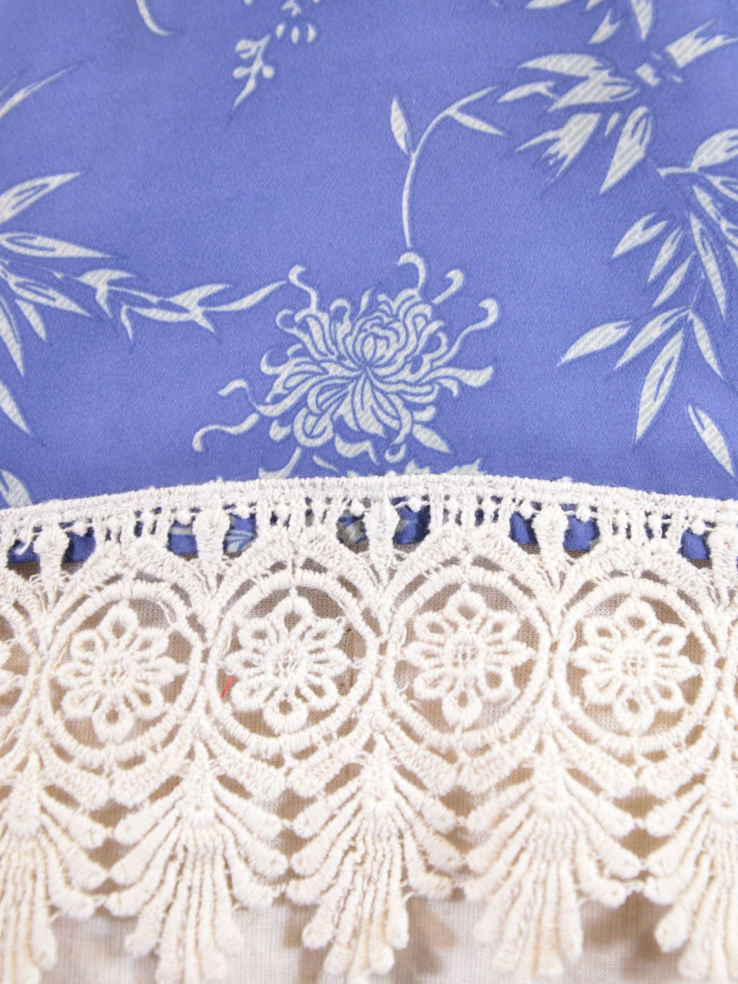 En Creme Oriental Floral Print Lace Trim Double T-Back Halter Blouse Top