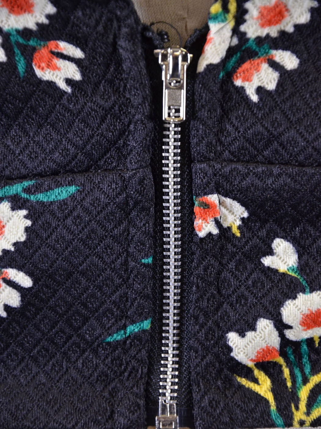 Lush Lovely Cute Oriental Floral Quilt Textured Print V-Neck Cropped Tank Top