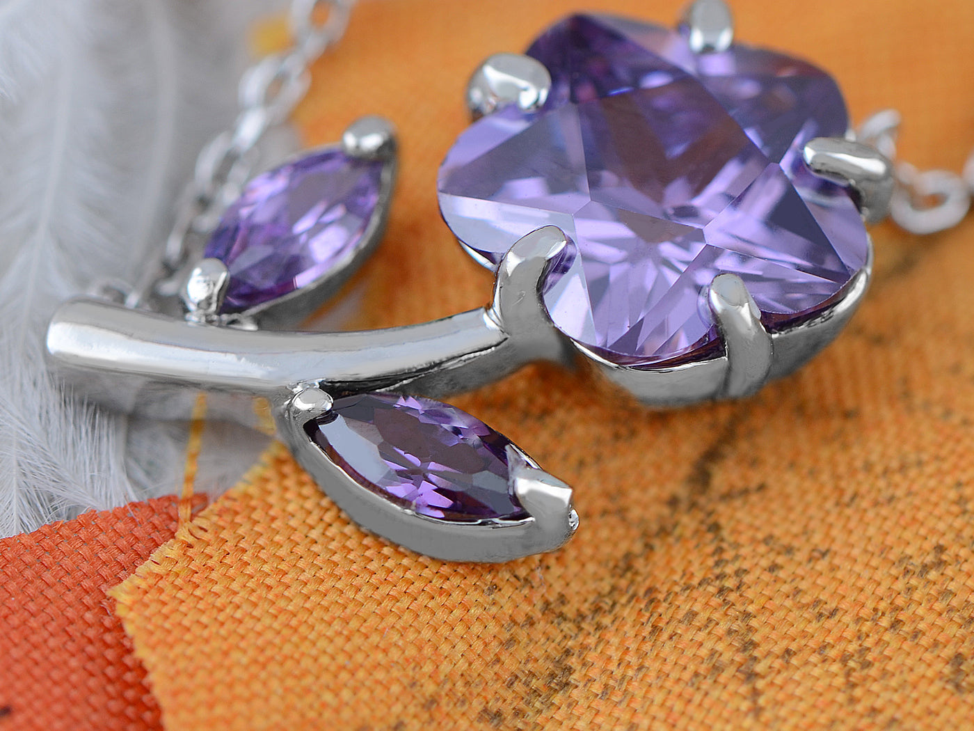 Swarovski Crystal Purple Tanzanite Single Laying Daisy Floral Element Necklace
