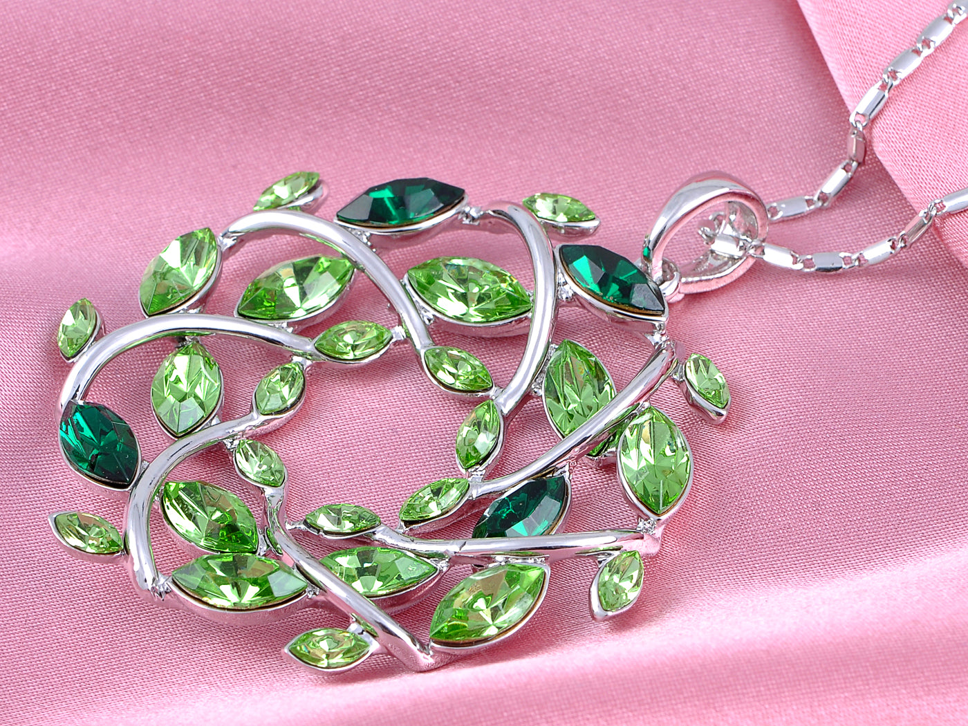 Emerald Colored Gemss Christmas Leaf Wreath Pendant Necklace