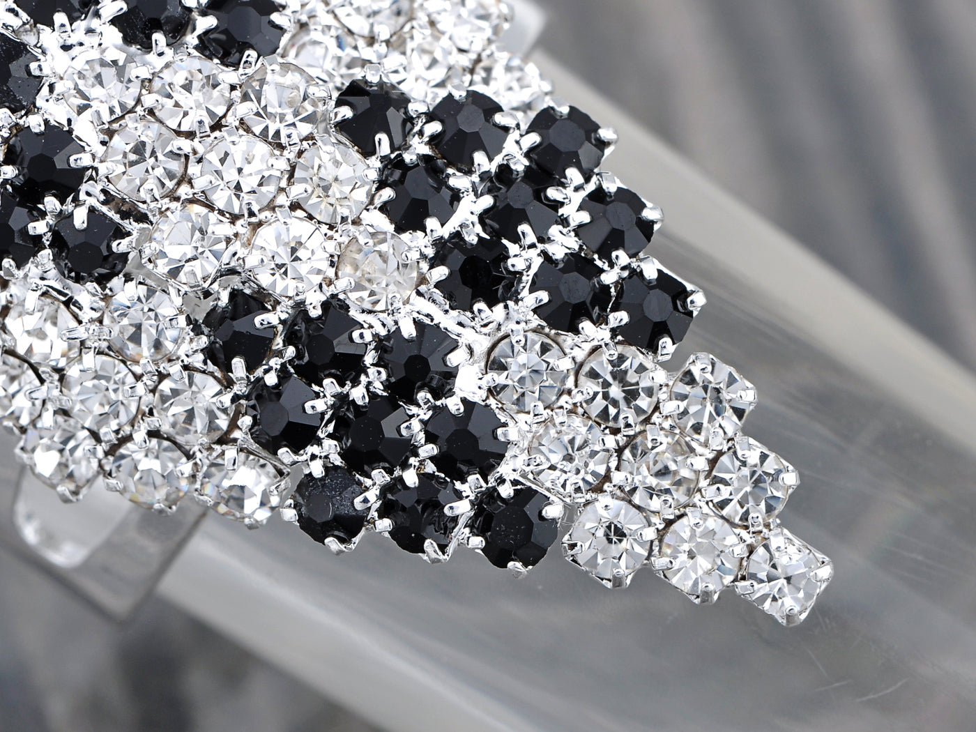 Luminous Rhombus Jet Striking Ring