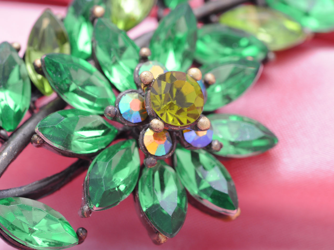 Antique Emerald Peridot Green Christmas Holly Leaf Flower Tree Brooch Pin