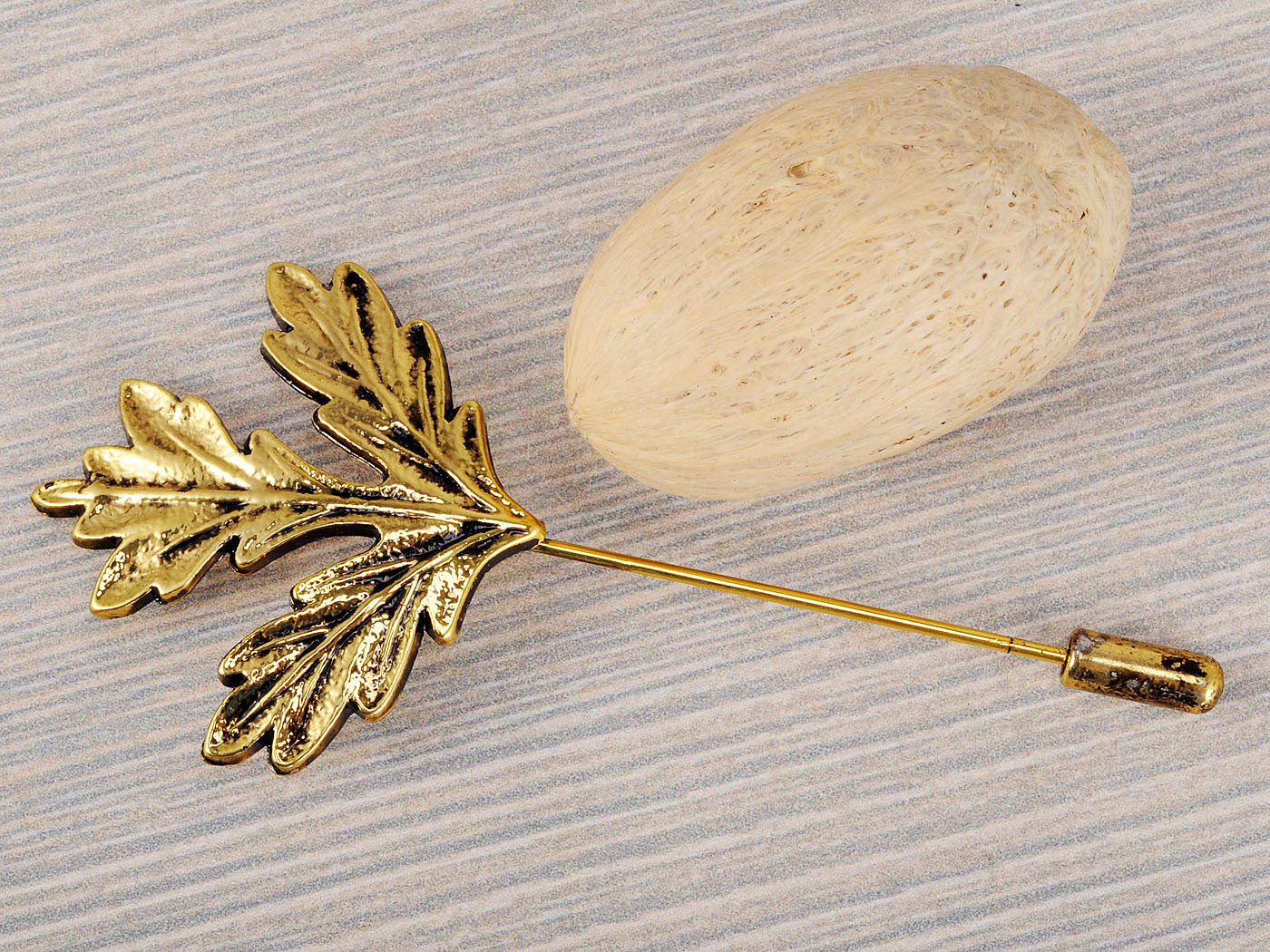 Etched Solitary Maple Autumn Leaf Pin Brooch