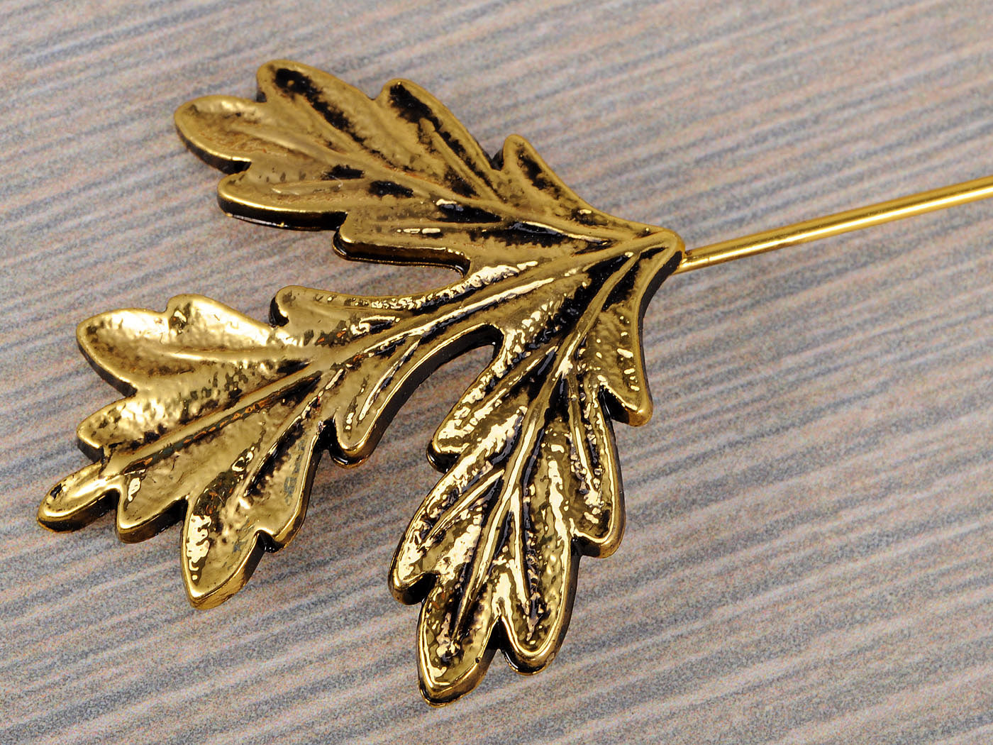 Etched Solitary Maple Autumn Leaf Pin Brooch