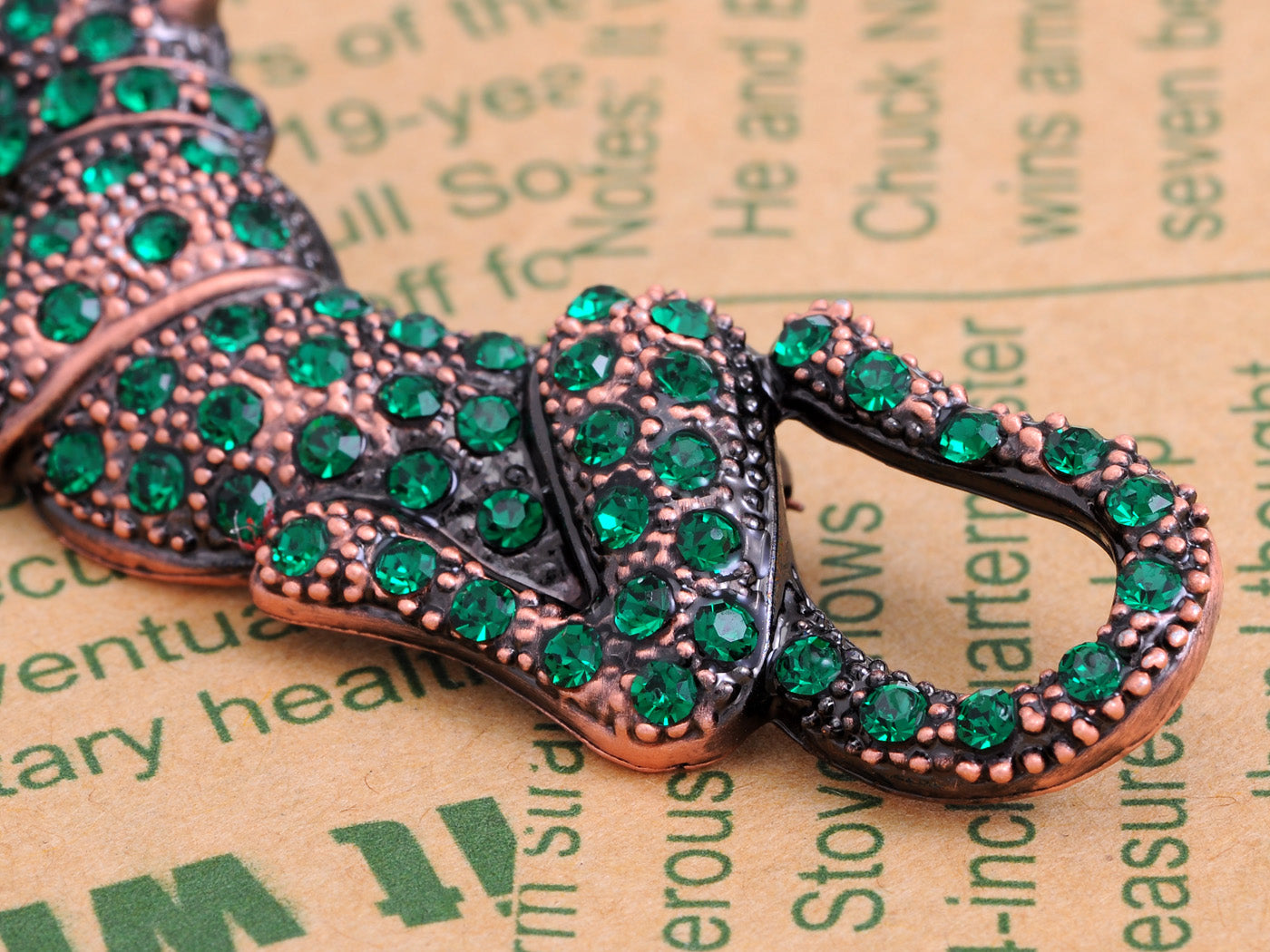 Reproduct Emerald Green Leopard Pin Style Brooch
