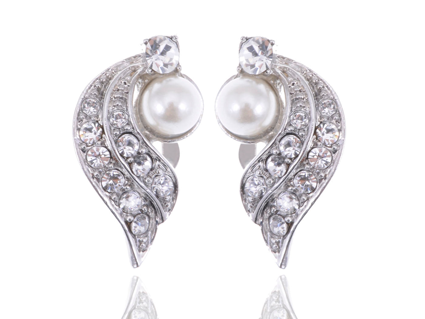 Beautiful Winter Swan Pearl Earrings