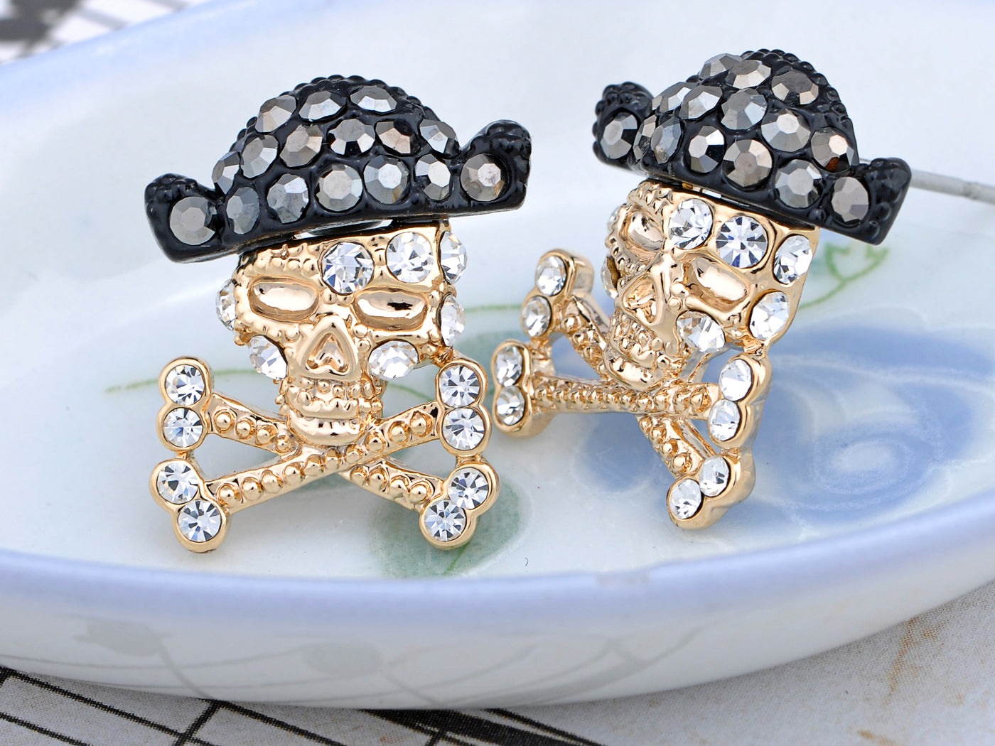 Pirate Skull Treasure Sea Adventure Element Earrings