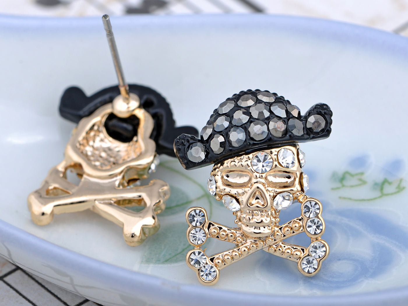 Pirate Skull Treasure Sea Adventure Element Earrings