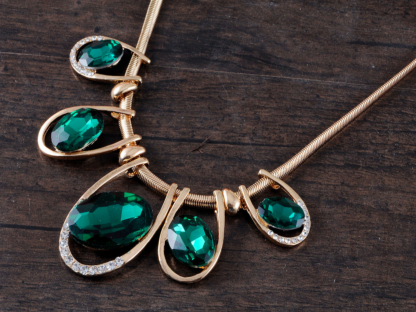 Oval Emerald Gemss Classic Necklace