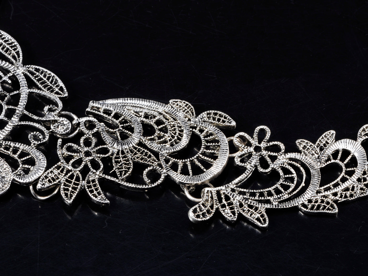 Antique Intricate Detail Floral Flower Pendant Necklace