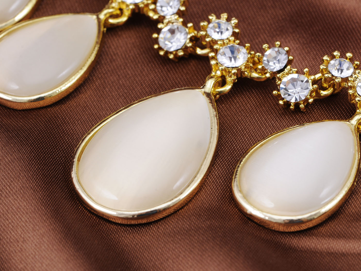 Pastel Teardrop Bead White Accented Necklace