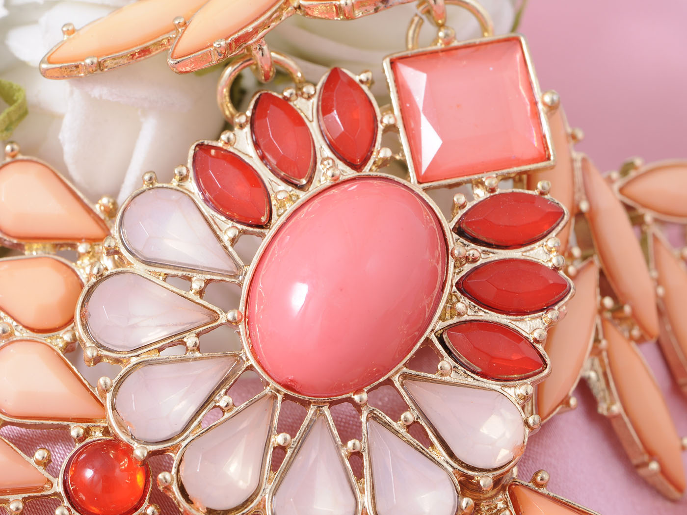 Beautiful Peach Red Pink Beaded Tribal Bib Pattern Necklace