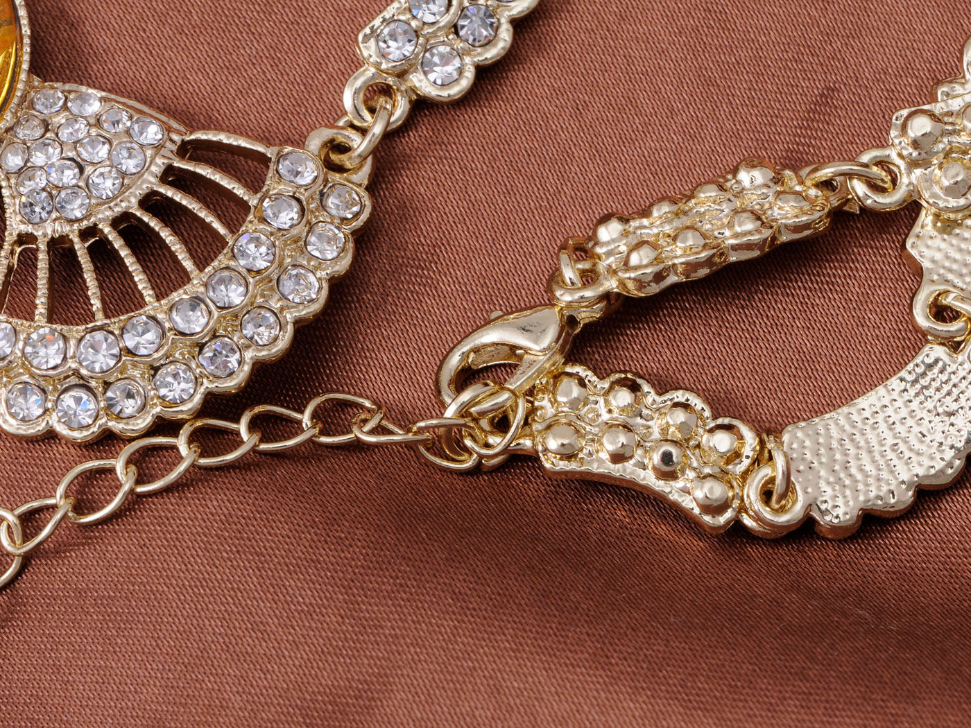 Royal Design Single Pendant Necklace