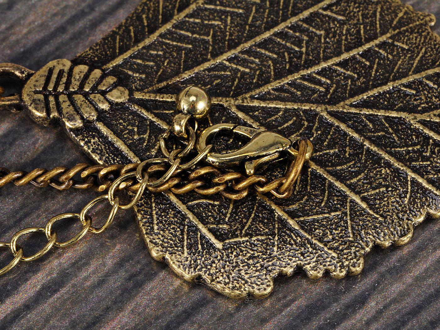 Bronze Single Etched Maple Leaf Pendant Necklace