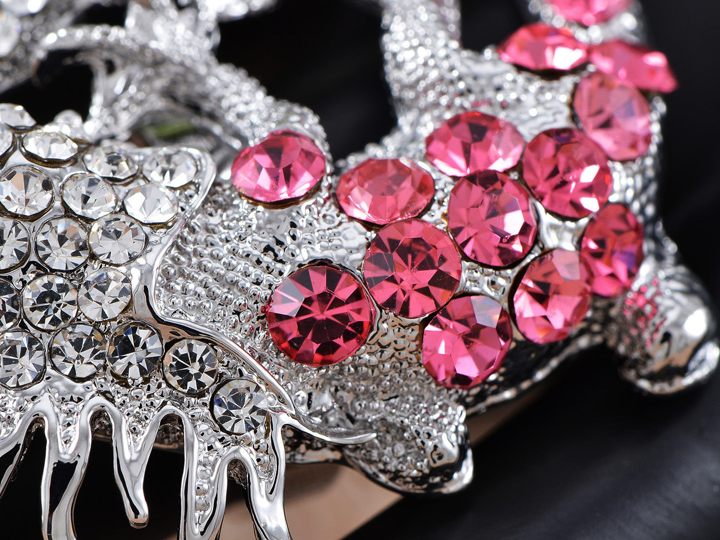 Unique Fuchsia Reptile Crouching Animal Ring