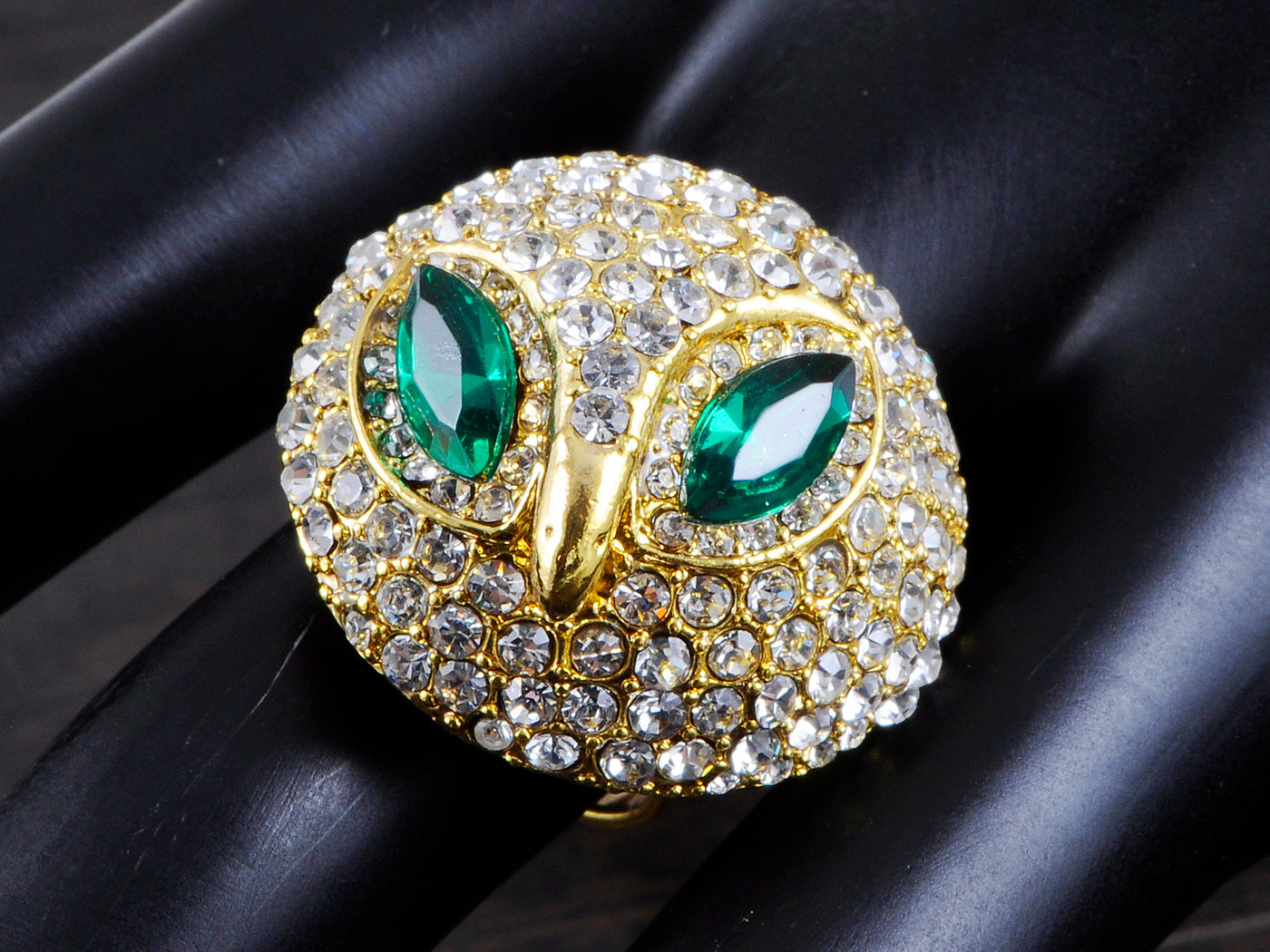 Interesting Creative Curious Emerald Eyed Green Chick Ring