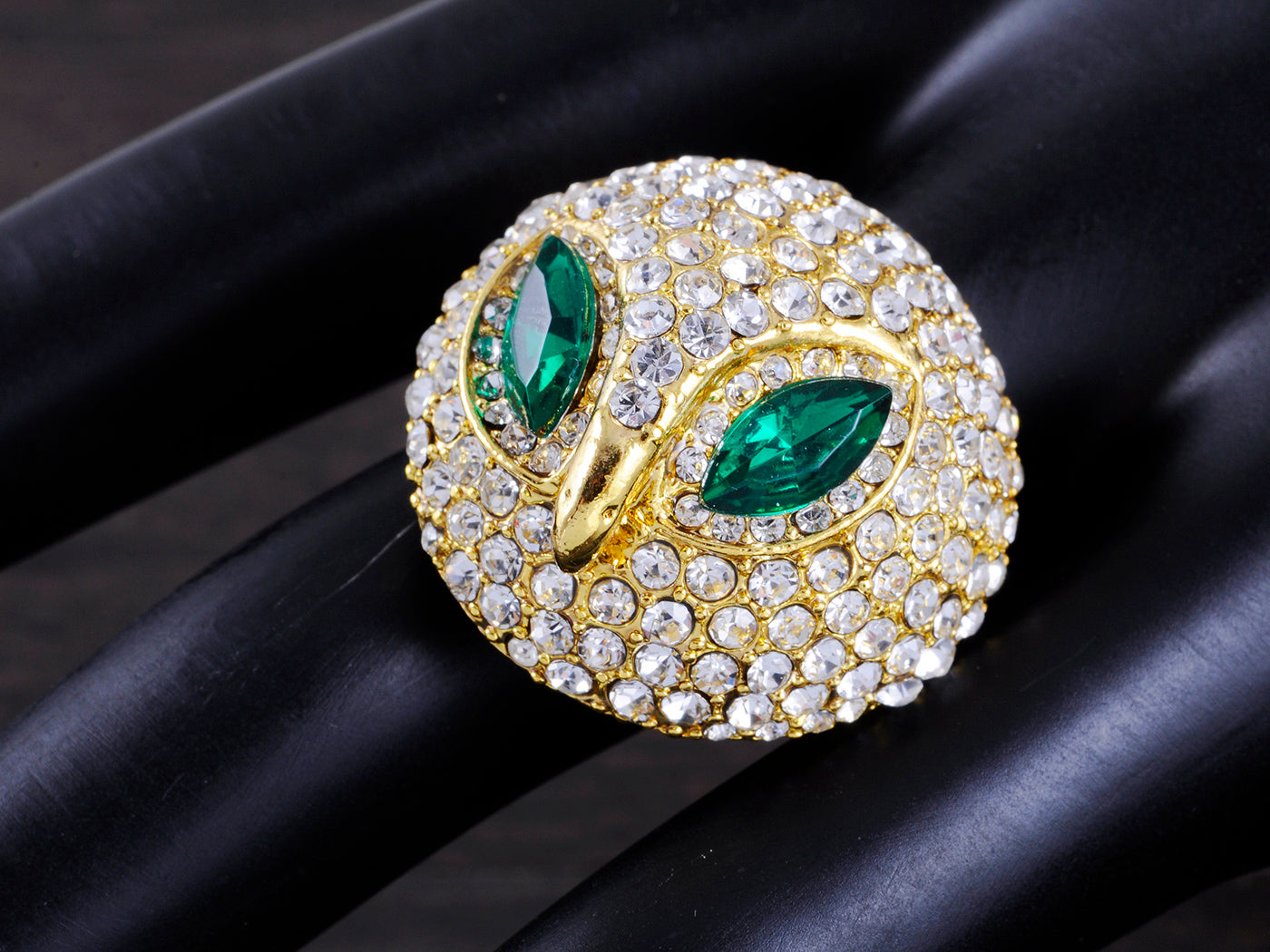 Interesting Creative Curious Emerald Eyed Green Chick Ring