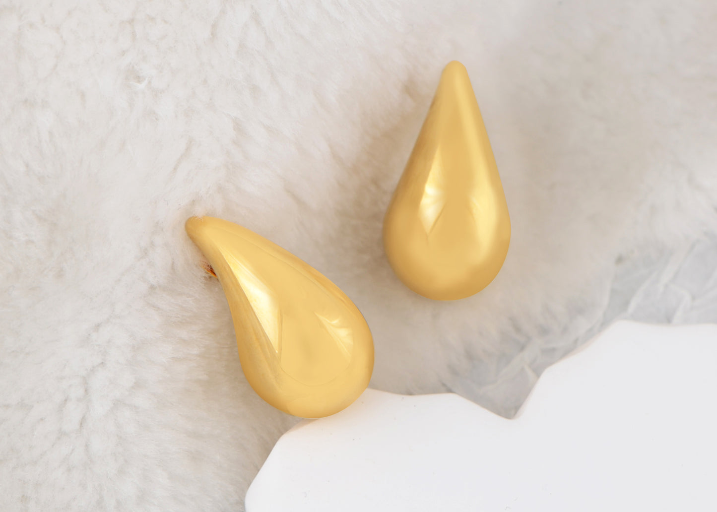 Alilang 18K Gold Plated Teardrop Chunky Earrings Waterdrop Earrings Lightweight Dupes Earrings