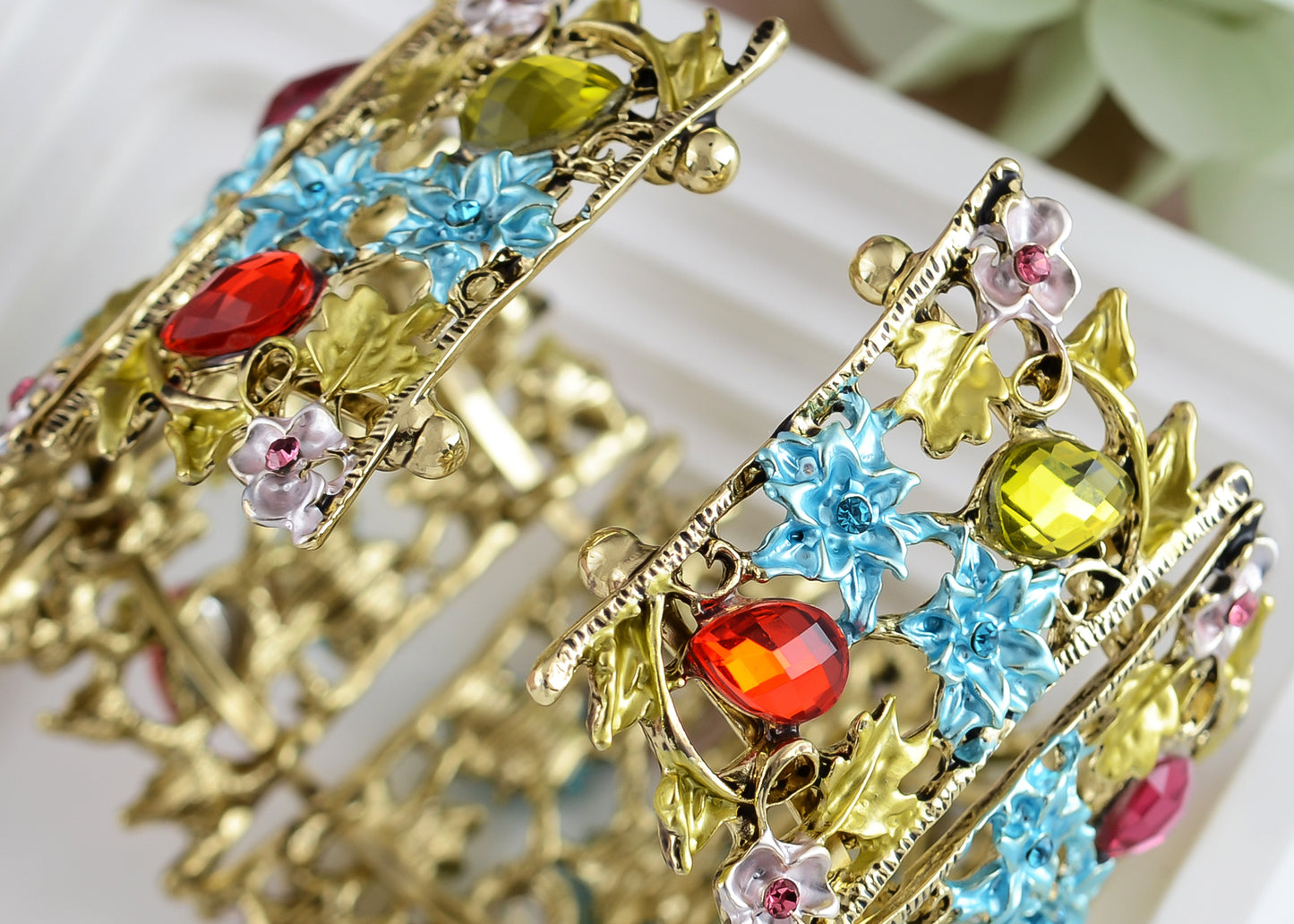 Alilang Women Gold Hollow Vintage Floral Crystal Rhinestone Enamel Flower Garden Bracelet Bangle Cuff