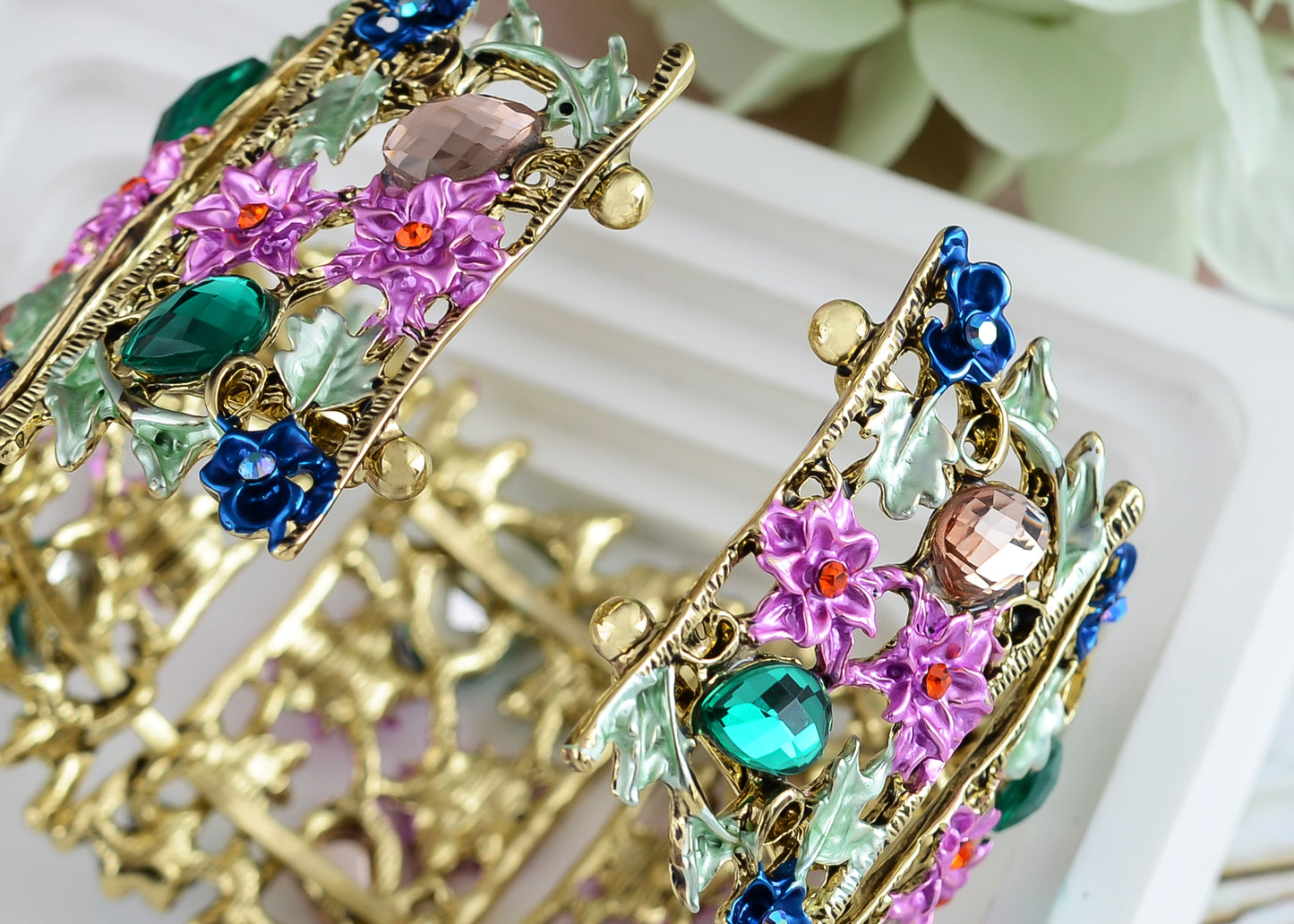 Alilang Women Gold Hollow Vintage Floral Crystal Rhinestone Enamel Flower Garden Bracelet Bangle Cuff