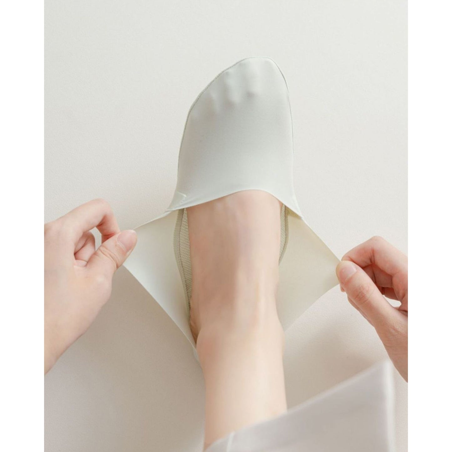 Anna-Kaci 5 Pairs Women Ice Silk Low Cut Liner Socks Deep Cut Design Anti-Slip Cotton Sole Breathable Invisible Socks for Flats