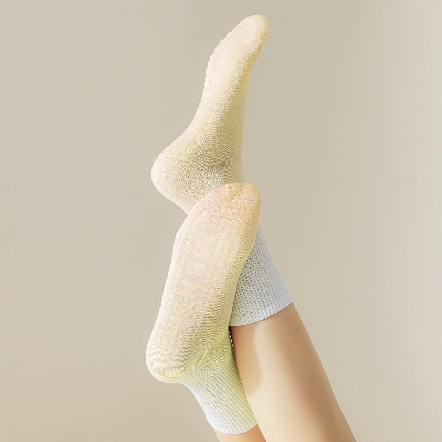 Anna-Kaci Women's Gradient Color Athletic Crew Socks Non Slip Silicone Cushioned Sole for Yoga Jogging 2 Pairs