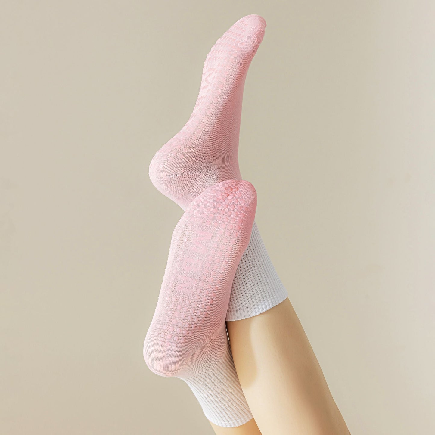 Anna-Kaci Women's Gradient Color Athletic Crew Socks Non Slip Silicone Cushioned Sole for Yoga Jogging 2 Pairs