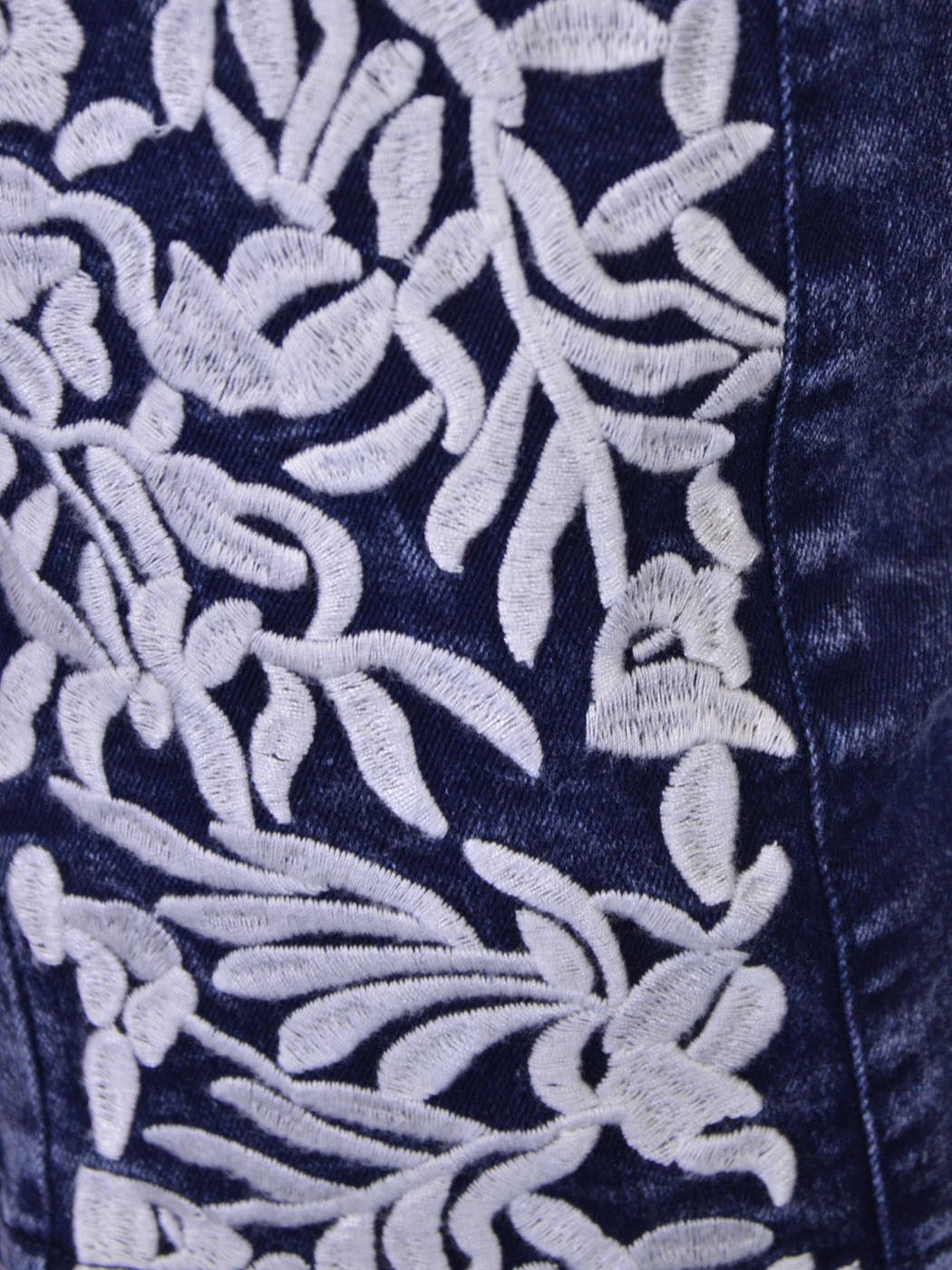 En Creme Splattered Bleach Denim Side Embroidered High Waist Zipper Back Shorts