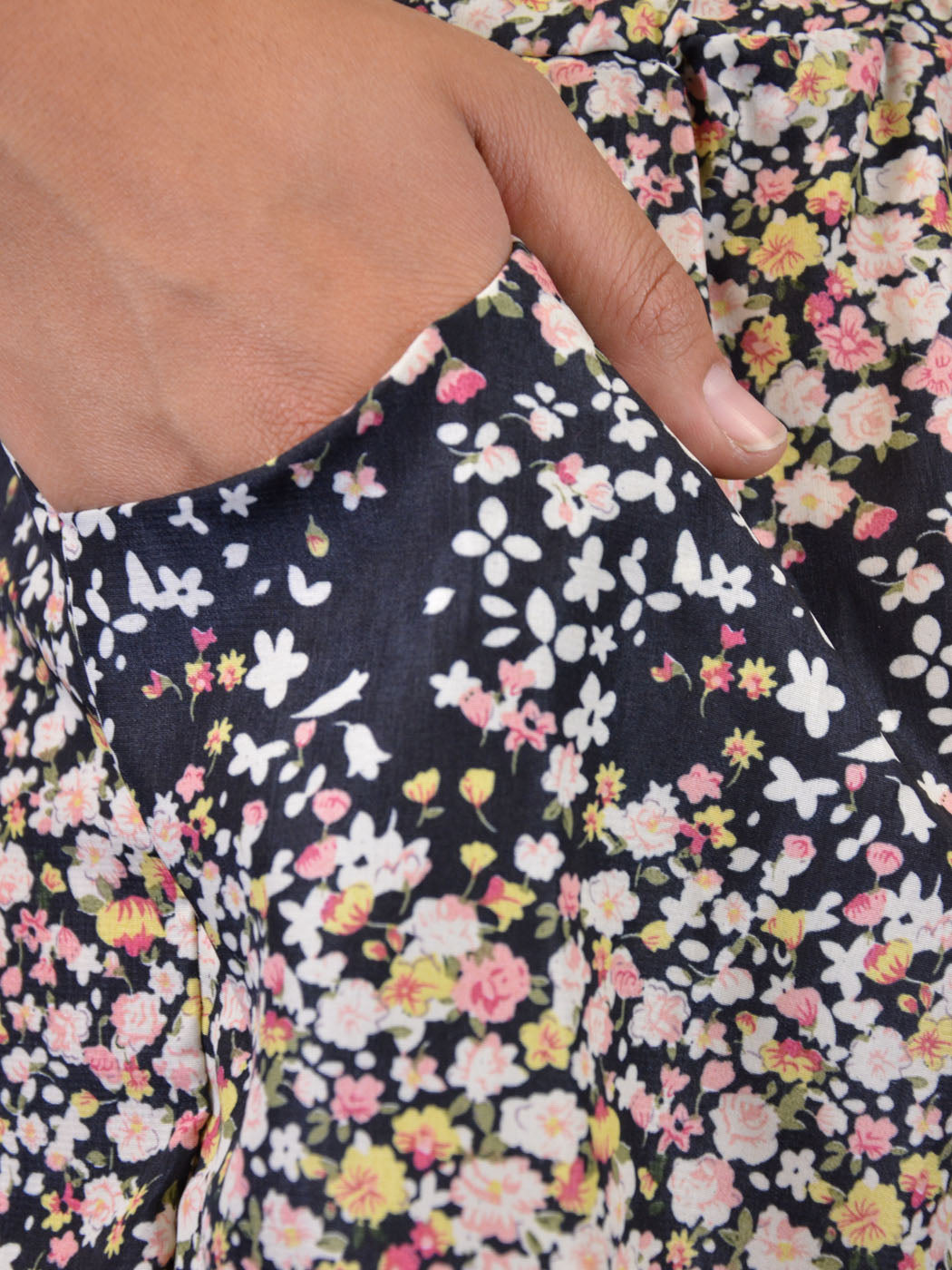 Anna-Kaci Pretty Cute Mini Floral Print Two Pockets Elastic Waist Mini Shorts