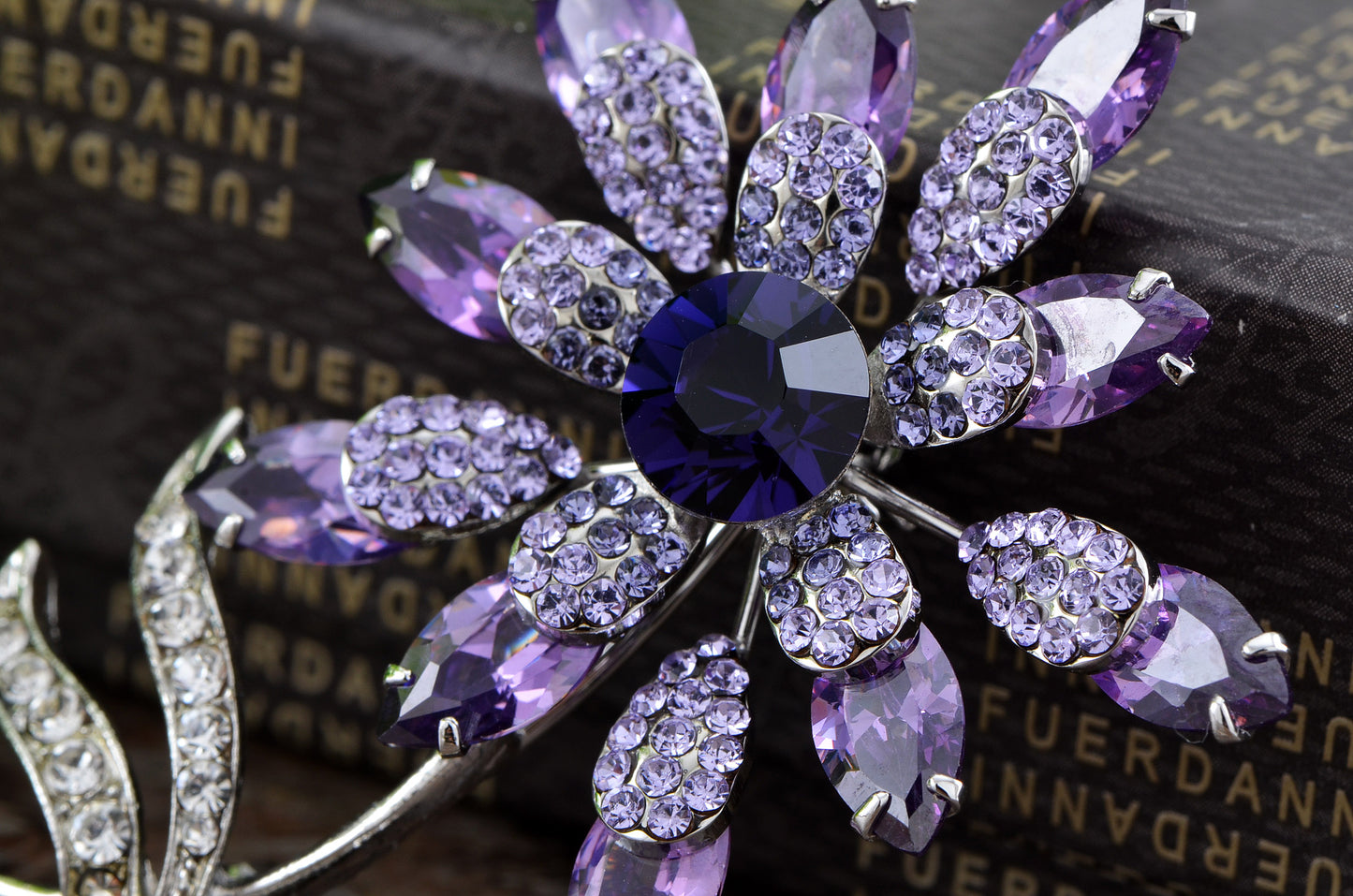Swarovski Crystal Purple Floral Daisy Flower Petals Brooch Pin