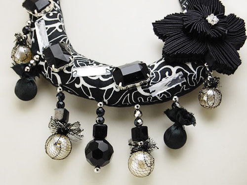 Beautiful Jet Black Dangling Pearl Net Cover Beaded Floral Flower Necklace