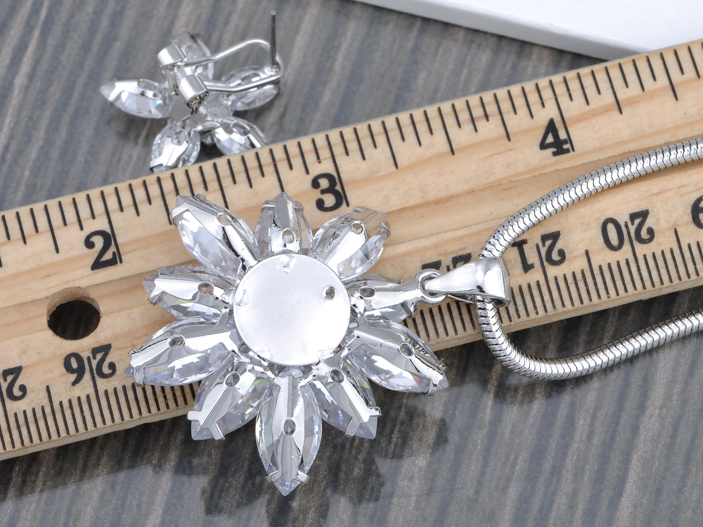 Swarovski Crystal Sharpened Snowflake Chill Element Earring Necklace Set