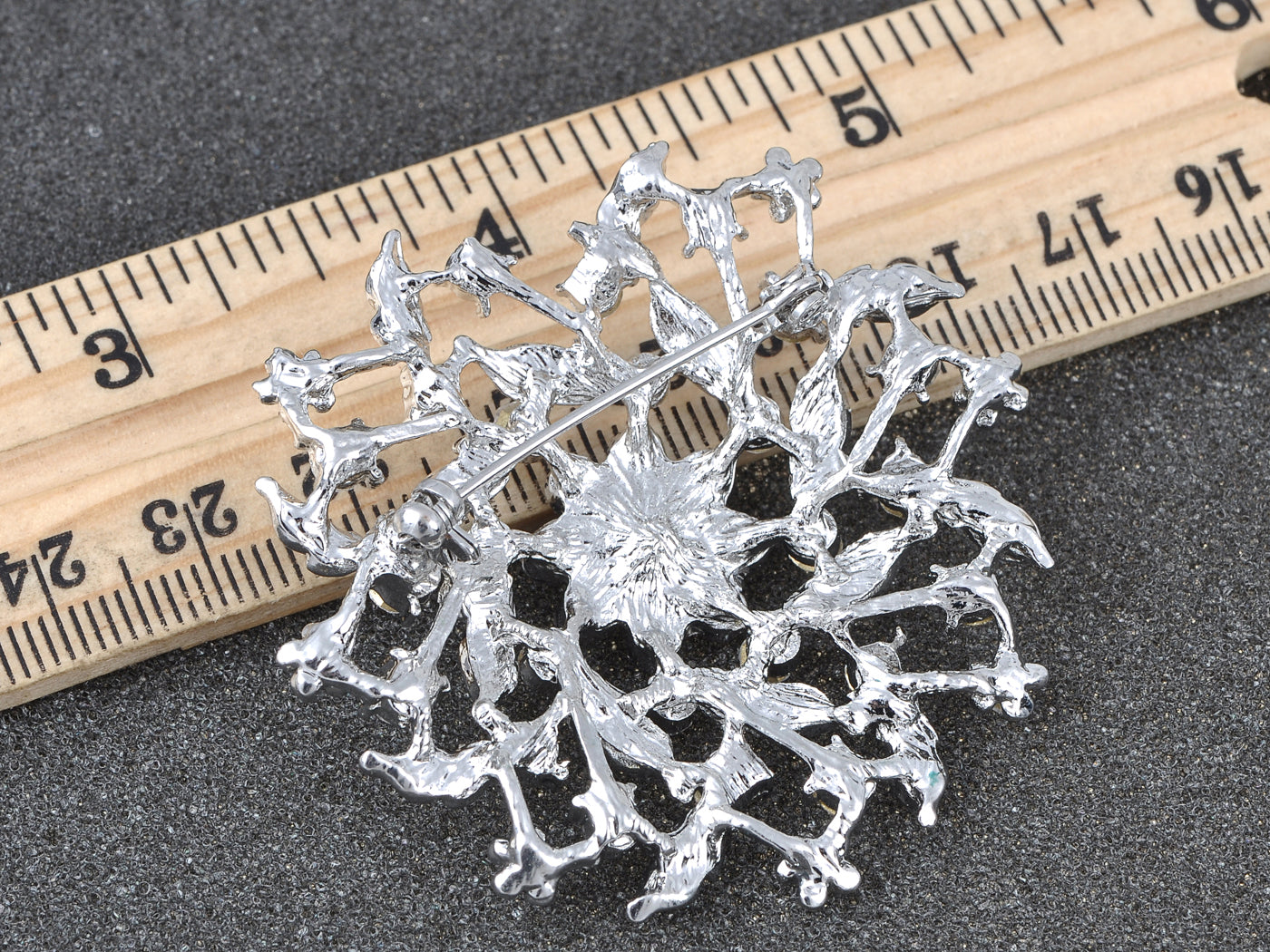 Floral Center Leaf Wreath Holiday Pin Brooch