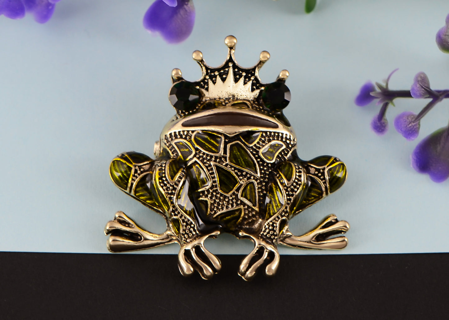 Alilang Golden Tone Emerald Green Colored Rhinestones Frog Toad Violin Leaf Brooch Pin