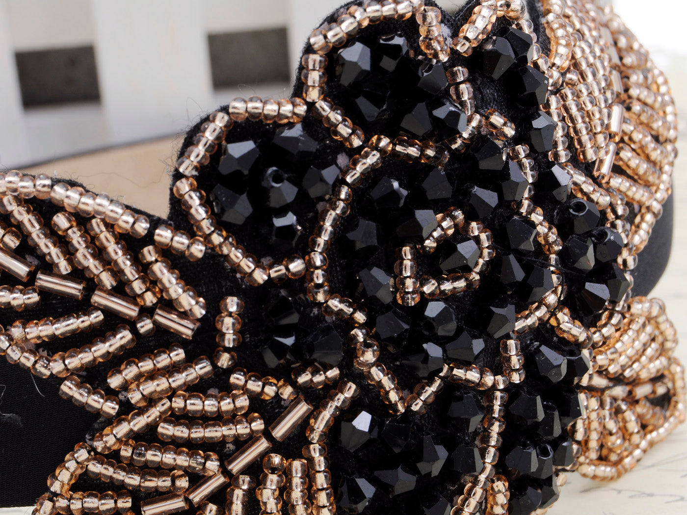 Intricate Design Single Black Bead Flower Bead Leaves Headband