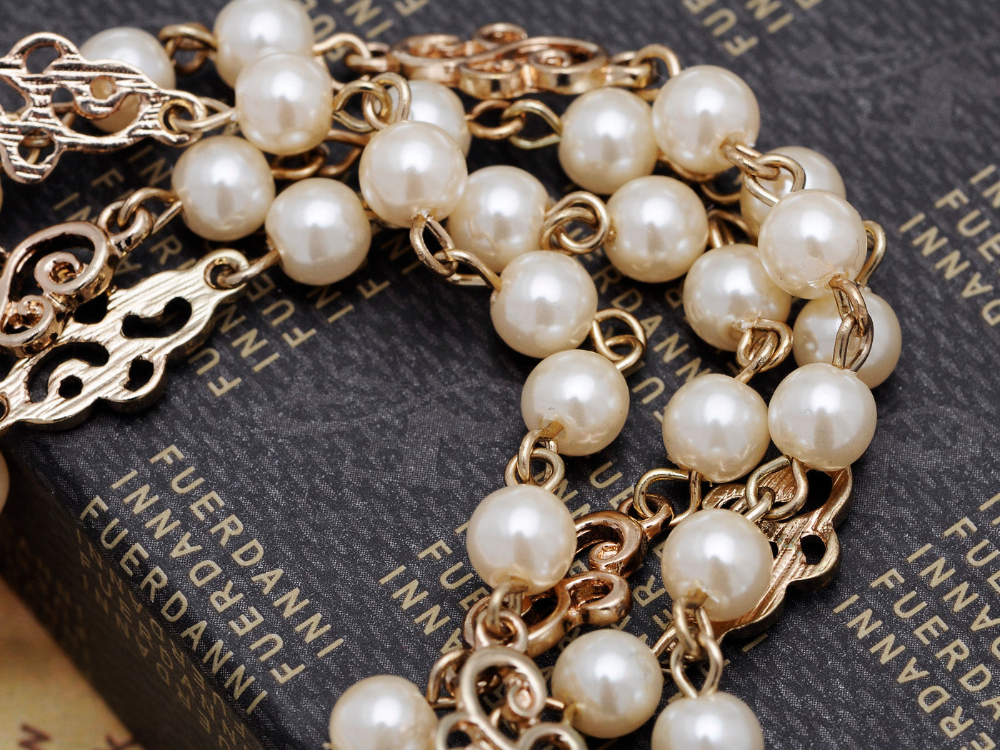 Faux Pearls Swirl Chain Chunky Statement Necklace