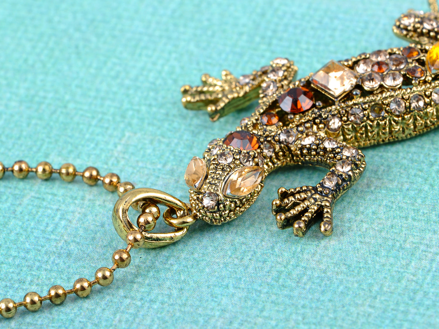 Green Resin Bead Body Water Gecko Lizard Pendant Necklace