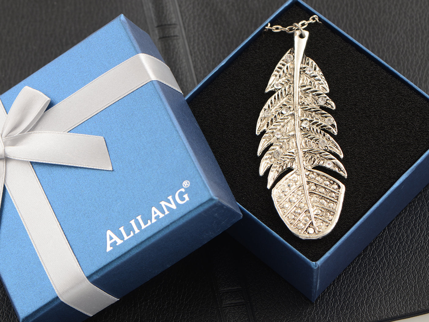 Native Indians Tribal Feather Pendant Necklace