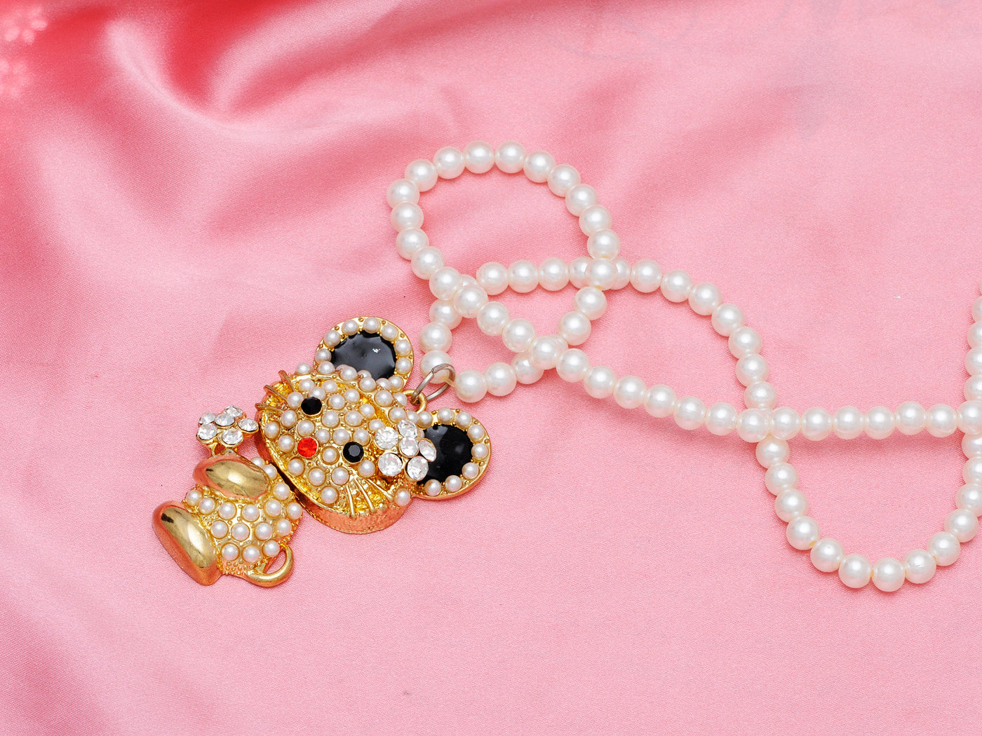 Pearl Bead Strand Daisy Flower Mouse Pendant Necklace