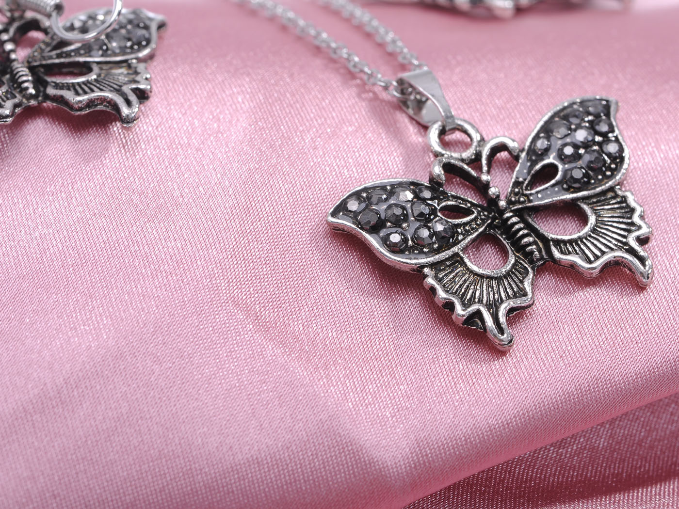 Gun Texture Wings Butterfly Necklace Earring Set