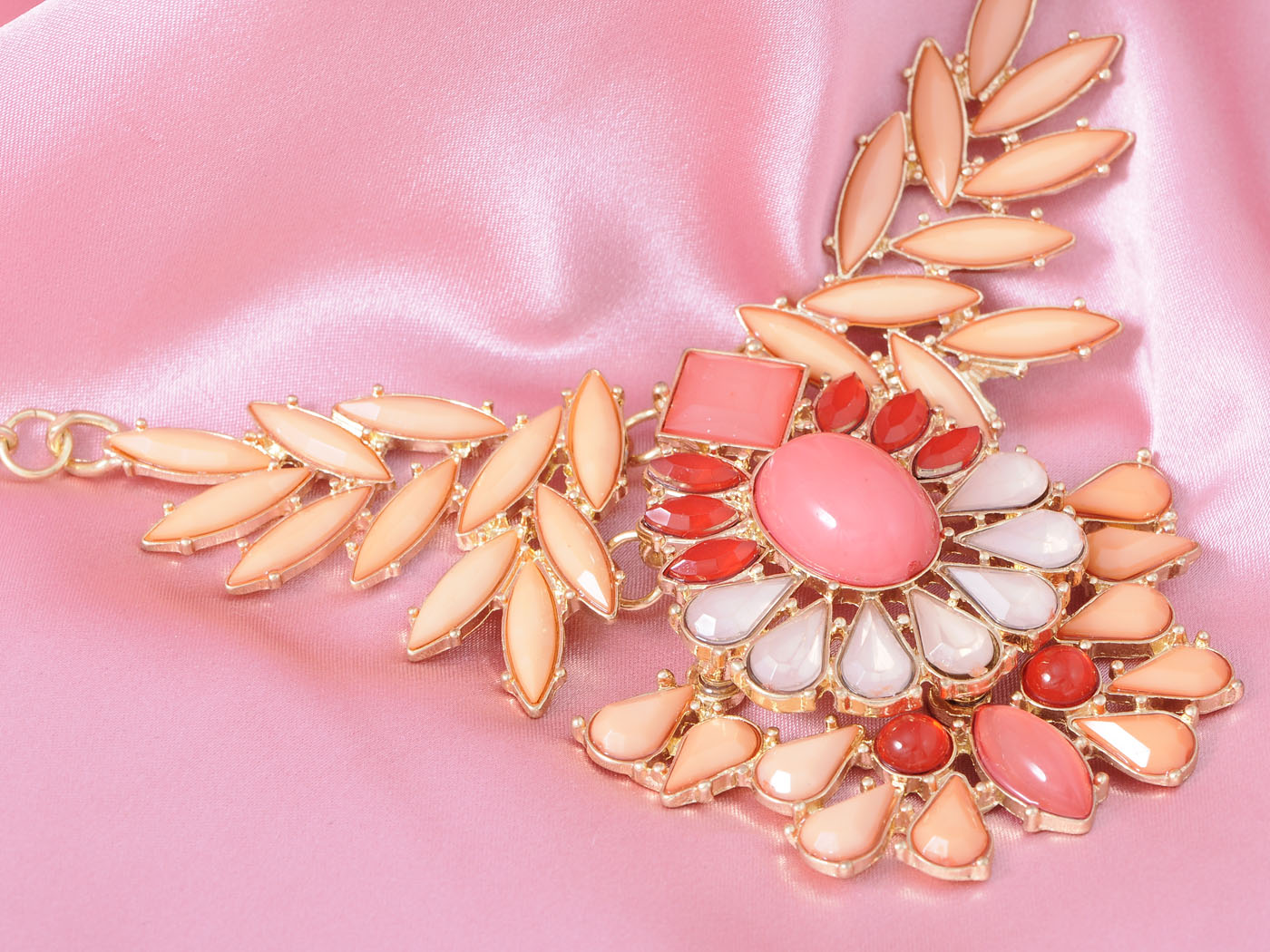 Beautiful Peach Red Pink Beaded Tribal Bib Pattern Necklace