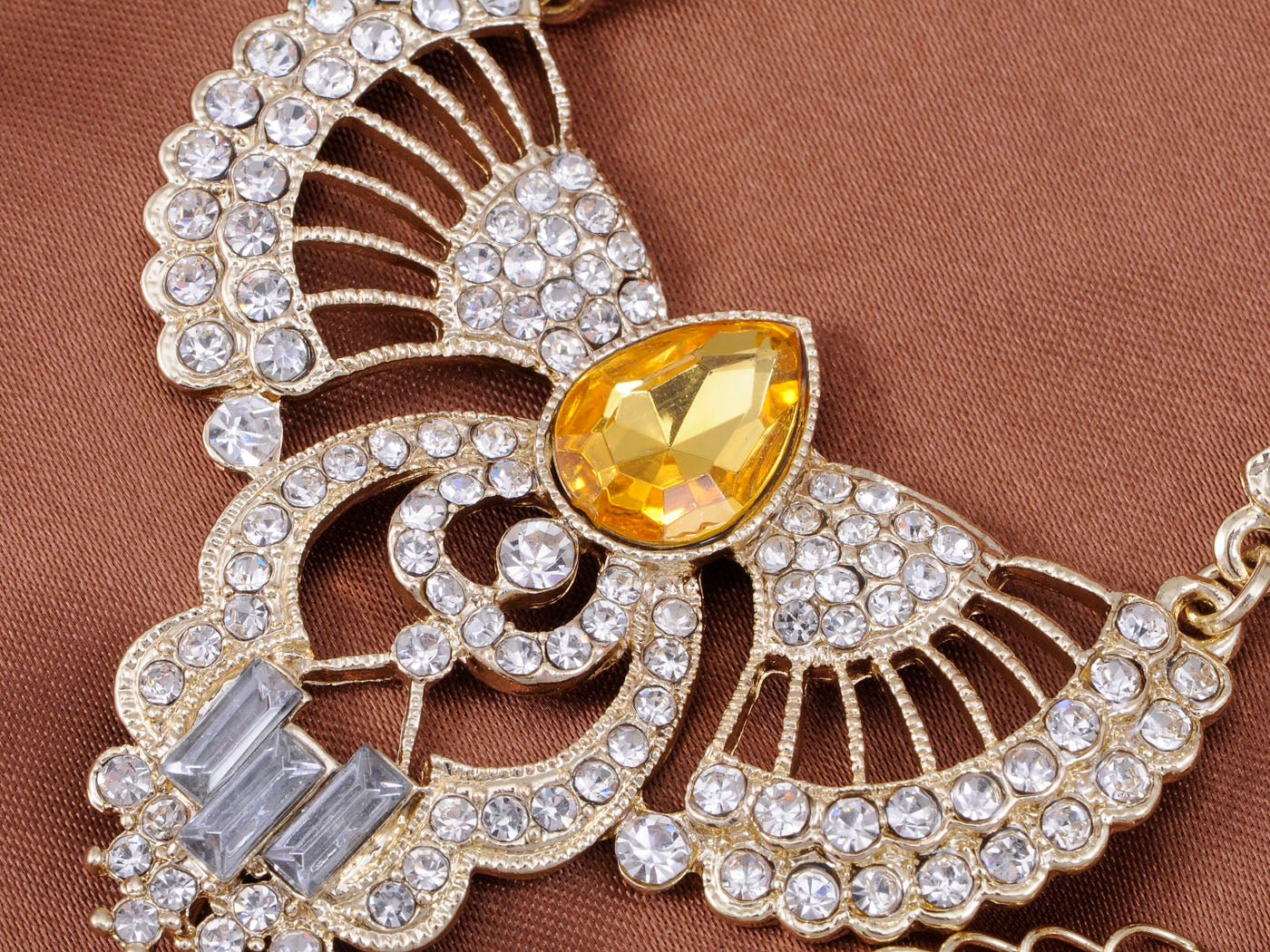 Royal Design Single Pendant Necklace