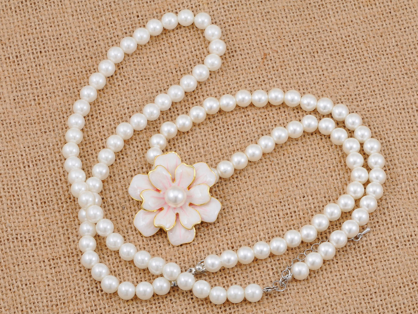 Single String Cream Pearl Border Flower Pendant Necklace
