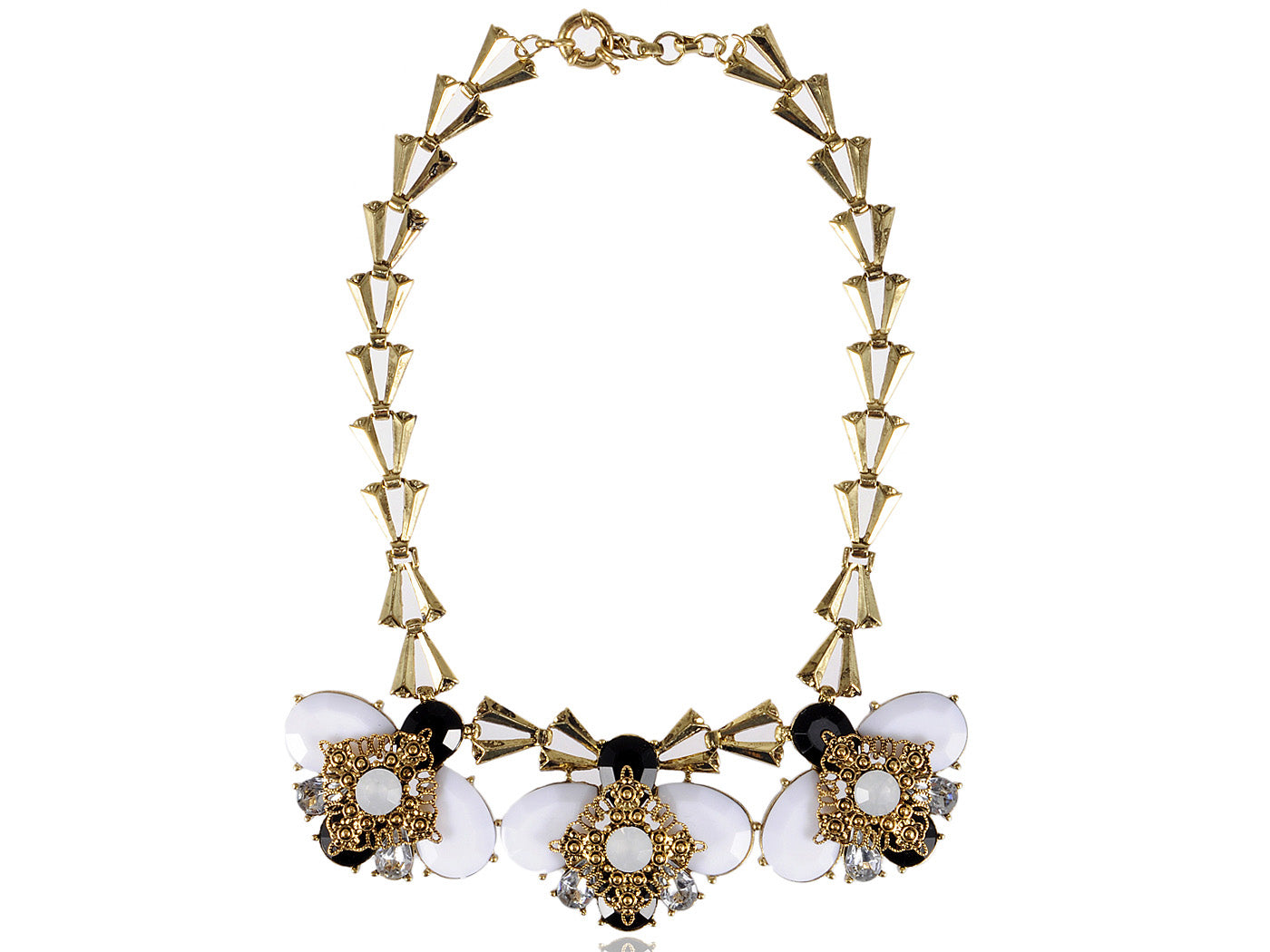 Retro Three Flower White Intricate Designed Pendant Necklace