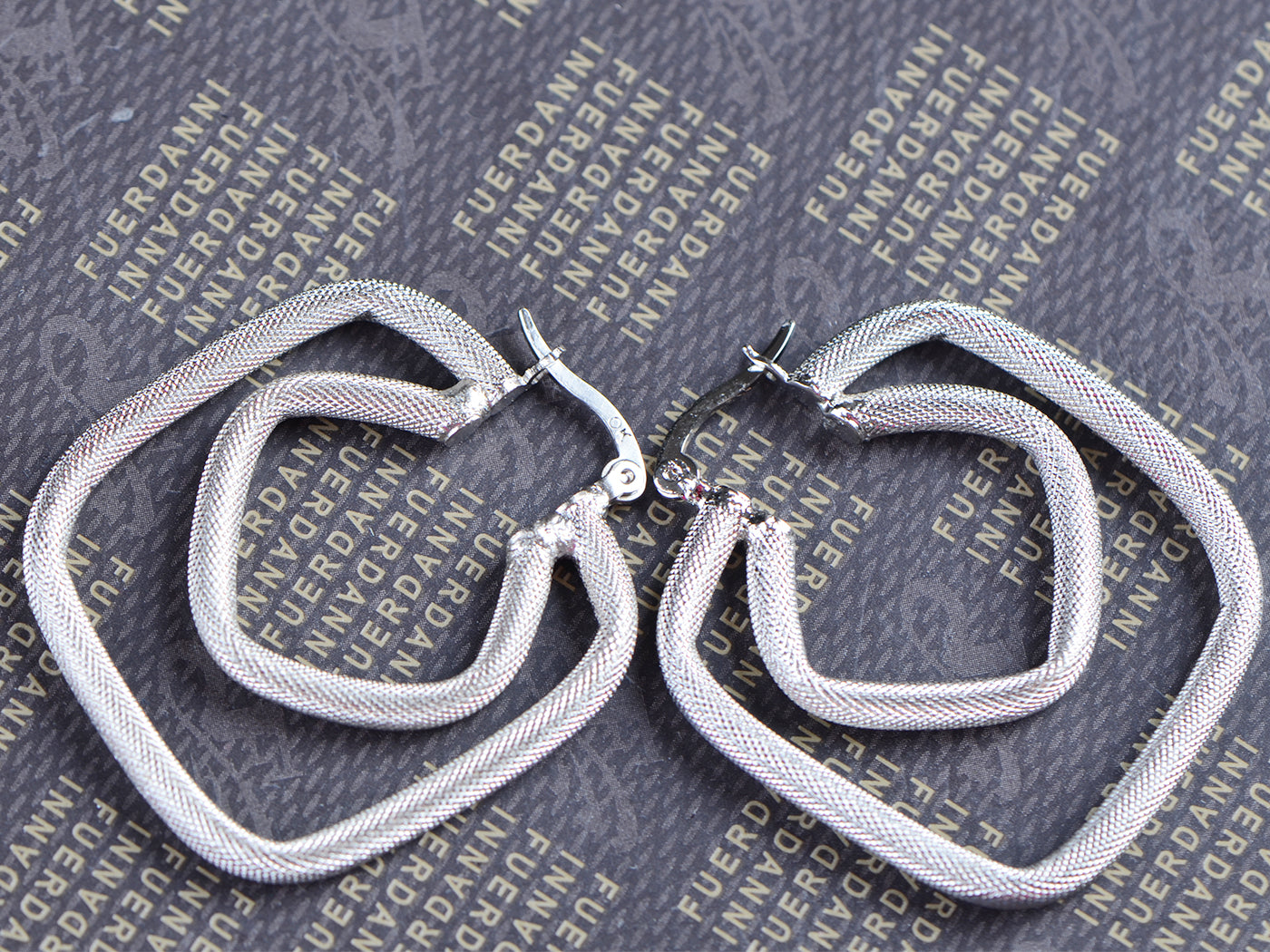 Silver Snake Scale Skin Twisting Infinity Necklace Pendant Earring Set
