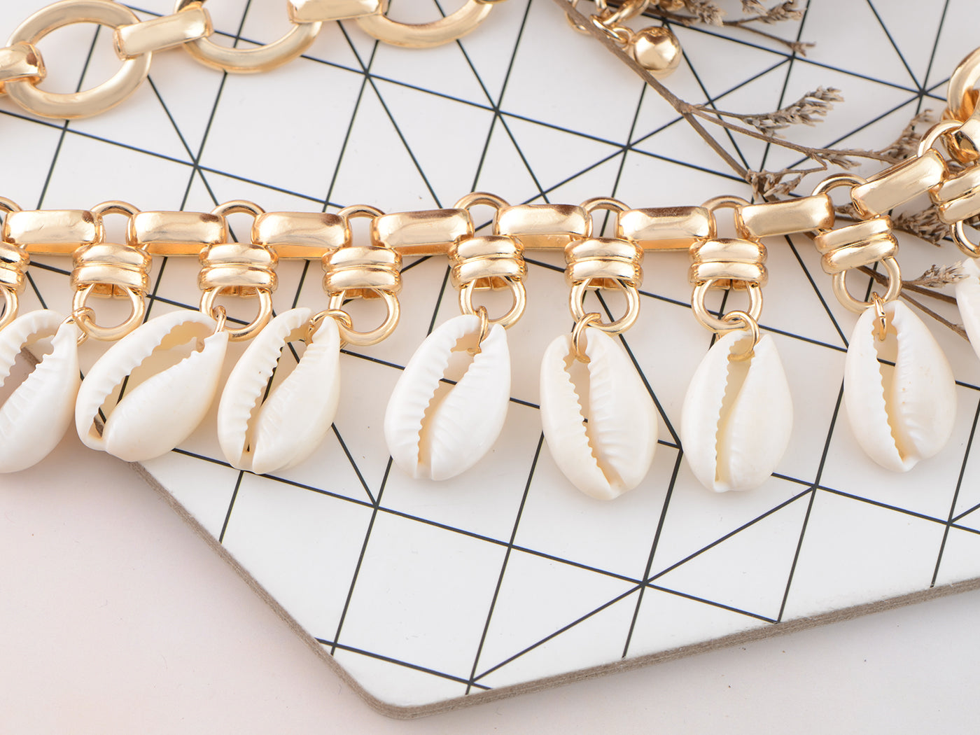 Gold D Chain Dangling White Shells Choker Beach Necklace