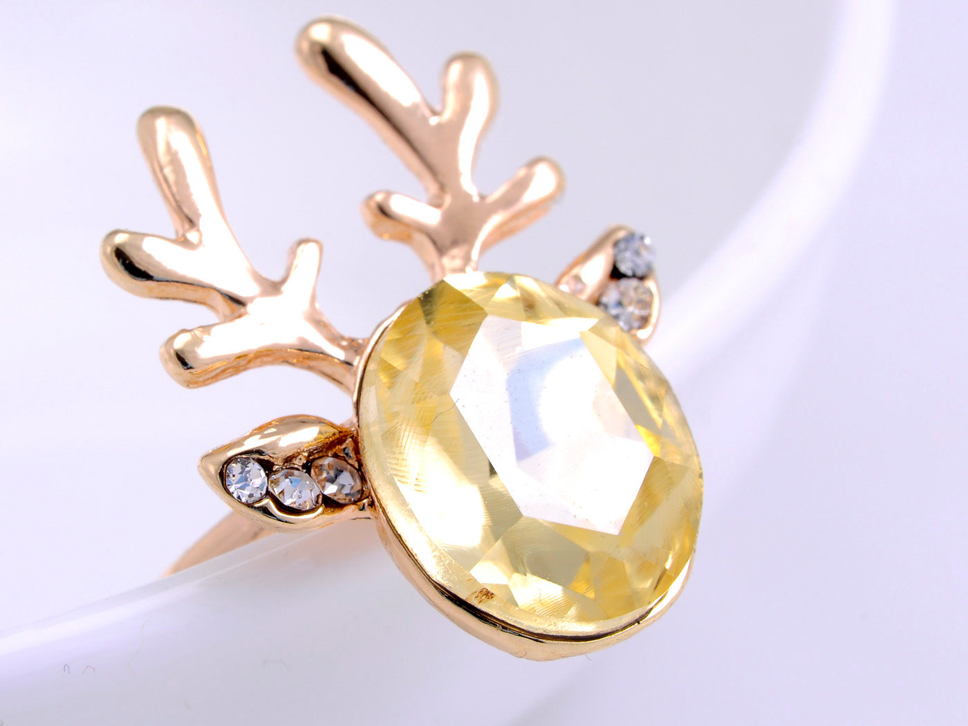Oval Face Yellow Moose Ring
